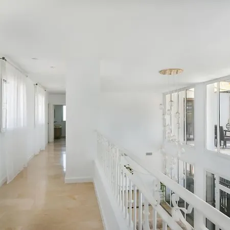 Villa Dream Beach-side With Sea Views & Close To Golf