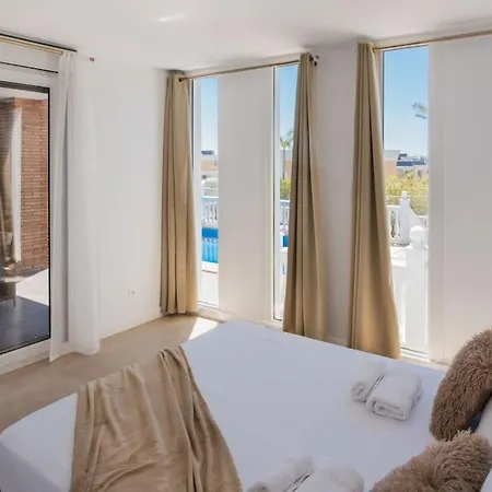 Dream Beach-side With Sea Views & Close To Golf Villa *
