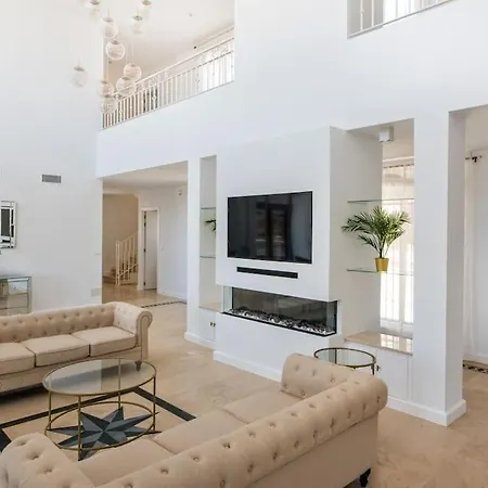 Villa Dream Beach-side With Sea Views & Close To Golf