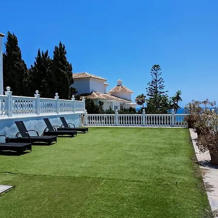 Dream Beach-side With Sea Views & Close To Golf Villa *